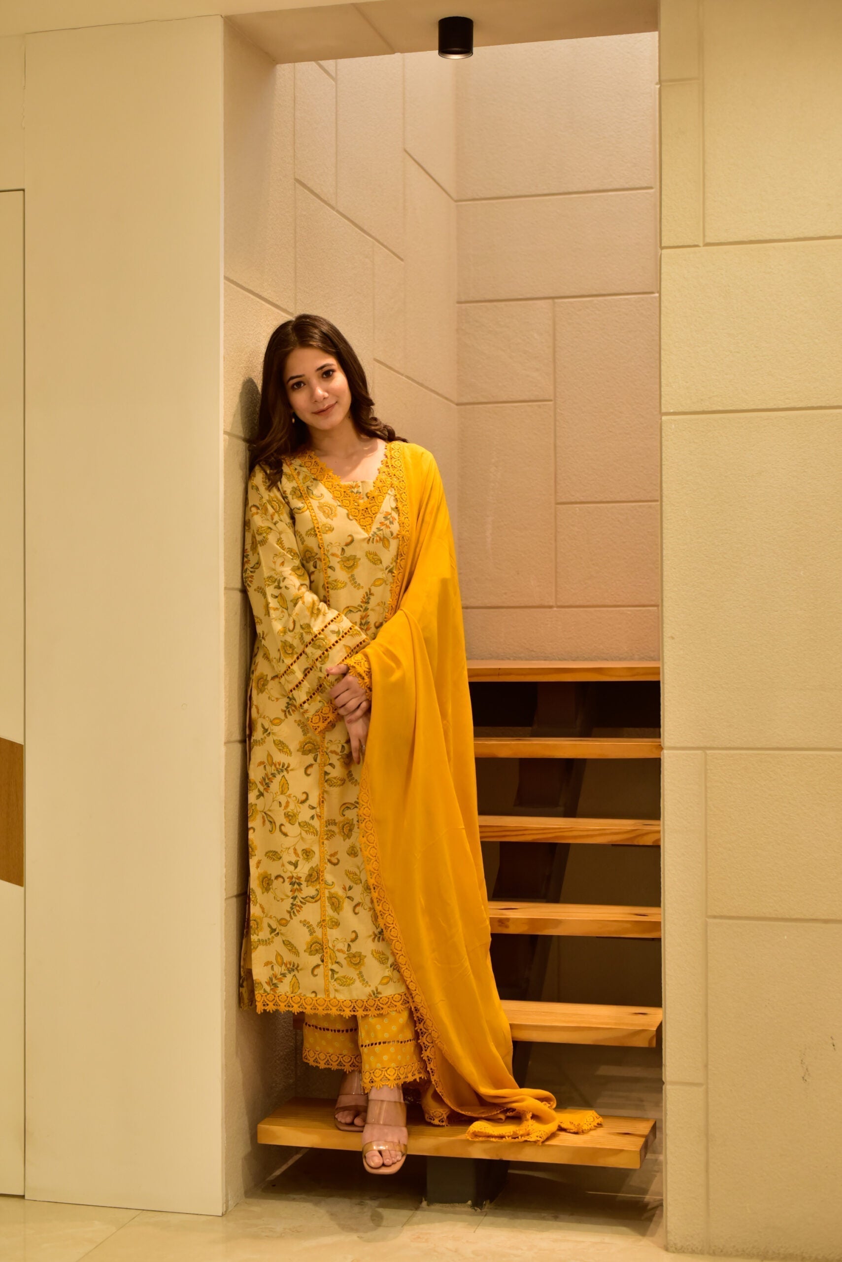 harleen yellow suit set