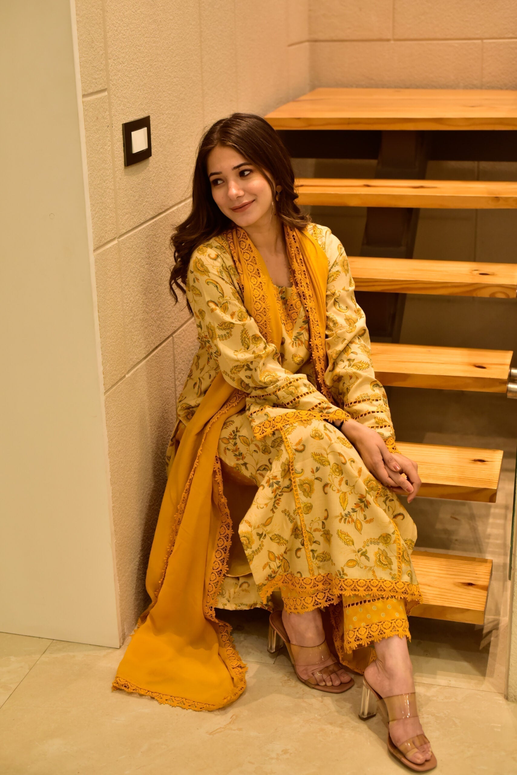 harleen yellow suit set