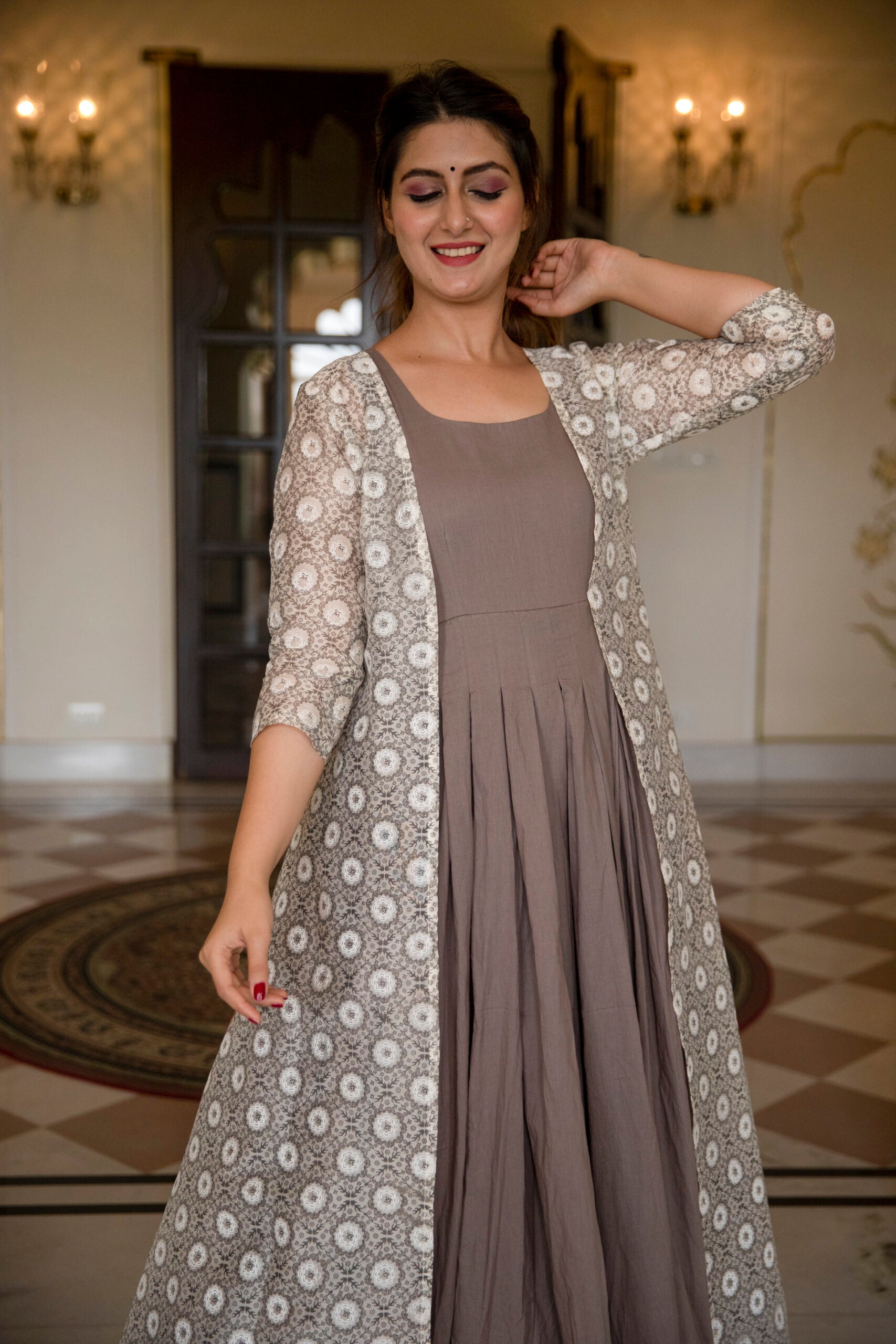 ADVIKA INNER WITH SHRUG SET